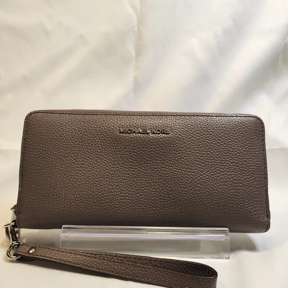 Michael Kors Pebbled Leather Continental Wallet/Wristlet NWOT - Picture 1 of 15